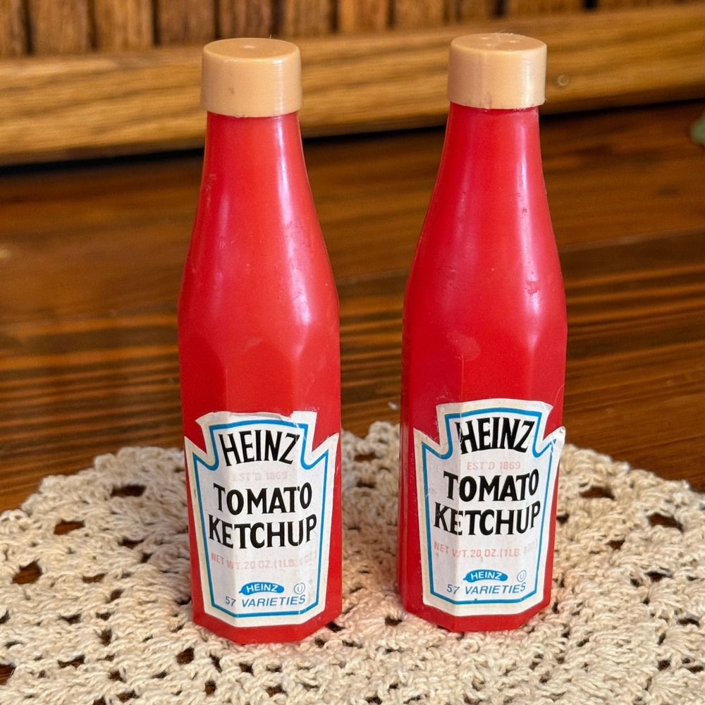 Heinz Tomato Ketchup Salt and Pepper Shakers Vintage Red Plastic Set Macau 4.5in